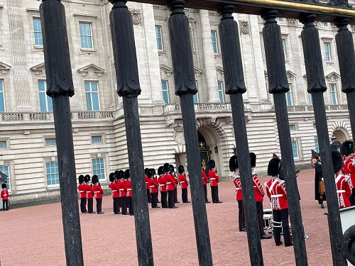 the changing of the Guard ceremony at the Buckingham Palace